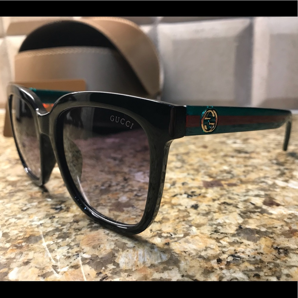 Gucci Glasses! With authenticity card and case